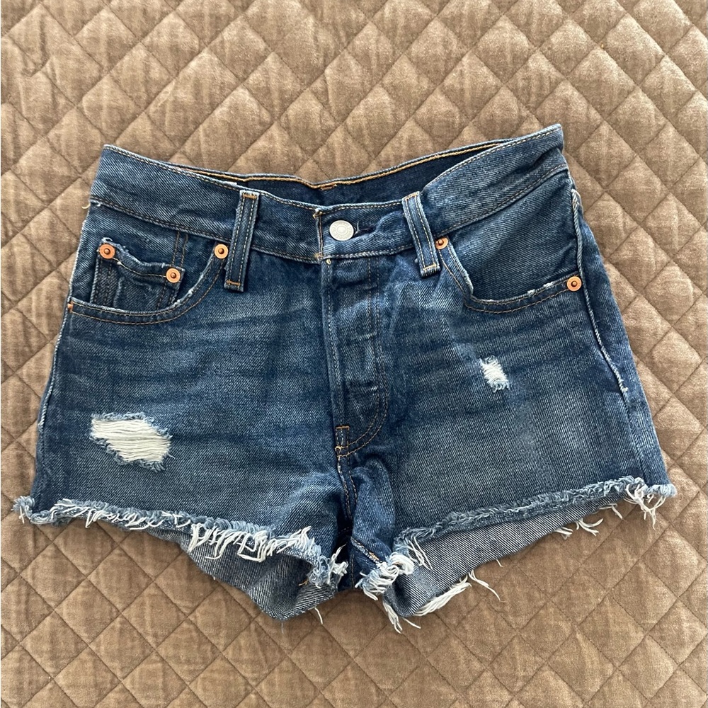 501 Original Short Levi's purchased from Revolve. Size: 23. - Picture 2 of 3
